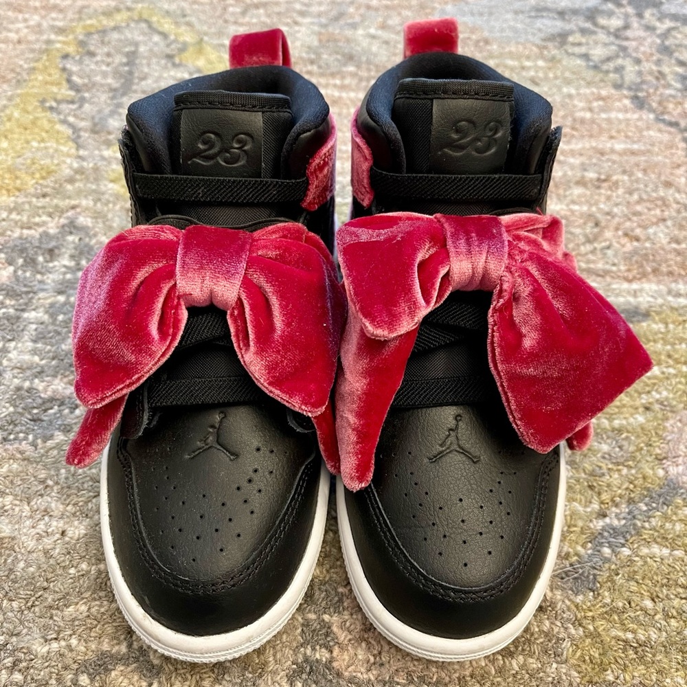 Girls Air Jordan Mid Bow